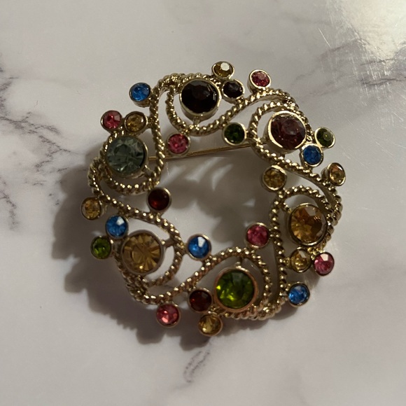 Vintage Wreath Brooch - Picture 5 of 6